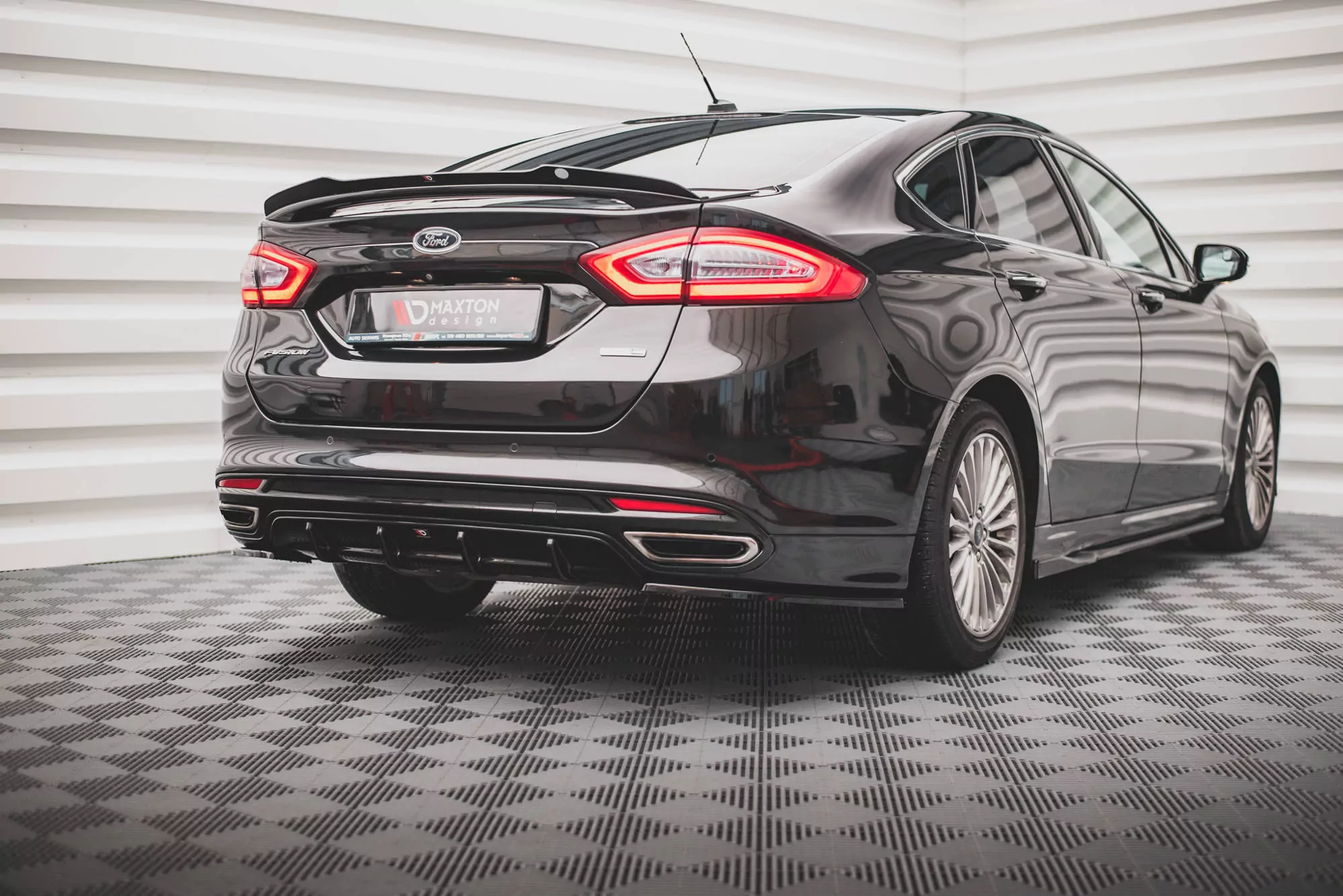 Spoiler CAP Für Ford Mondeo Mk5 Schwarz Hochglanz