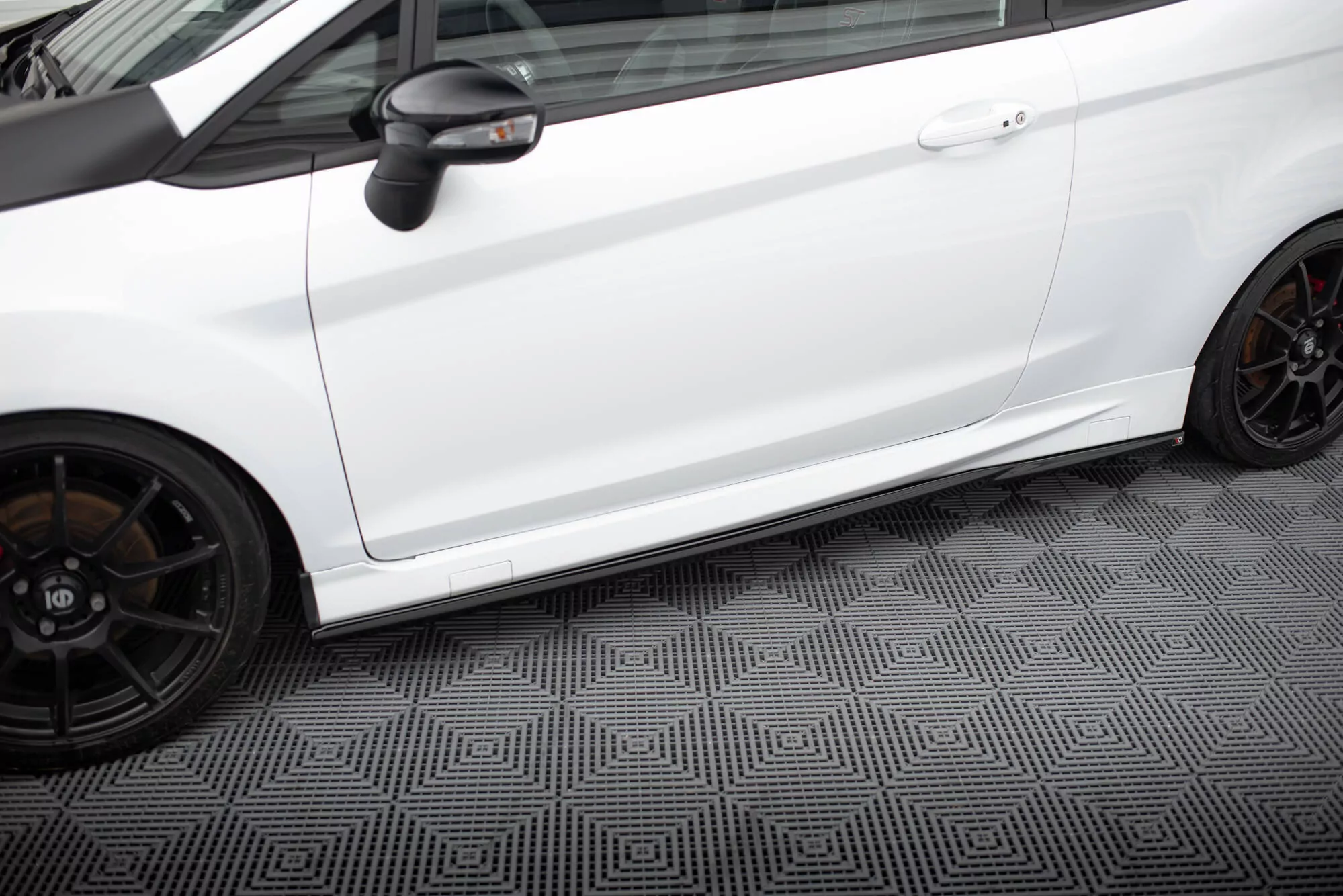 Seitenschweller Ansatz Für V.4 Ford Fiesta ST / ST-Line Mk7 Schwarz Hochglanz