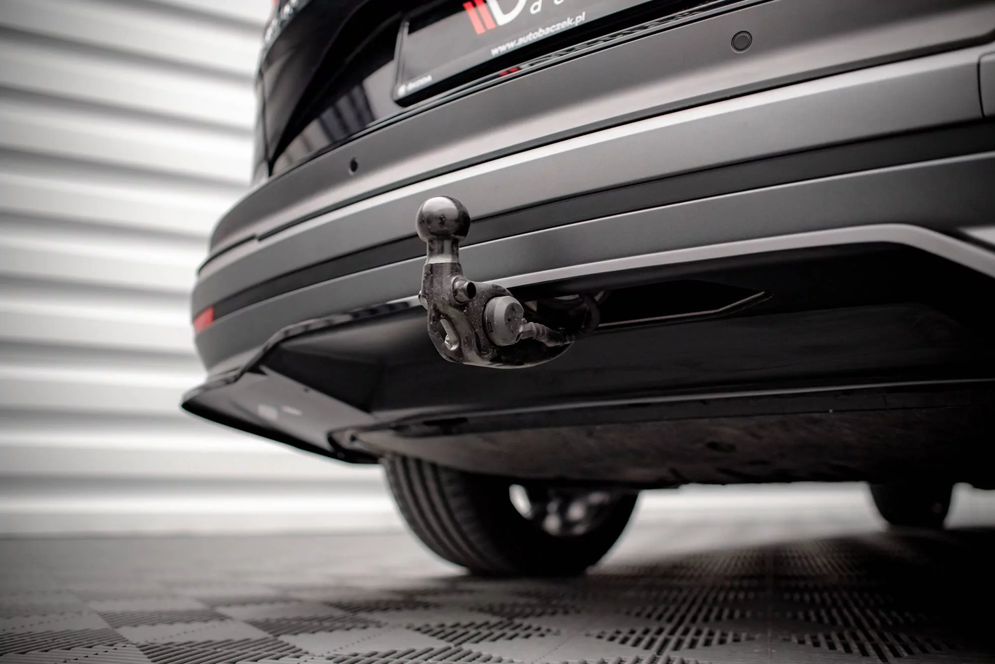 Hinten Splitter (mit Einem Vertikalem Balken) Skoda Enyaq IV Schwarz Hochglanz