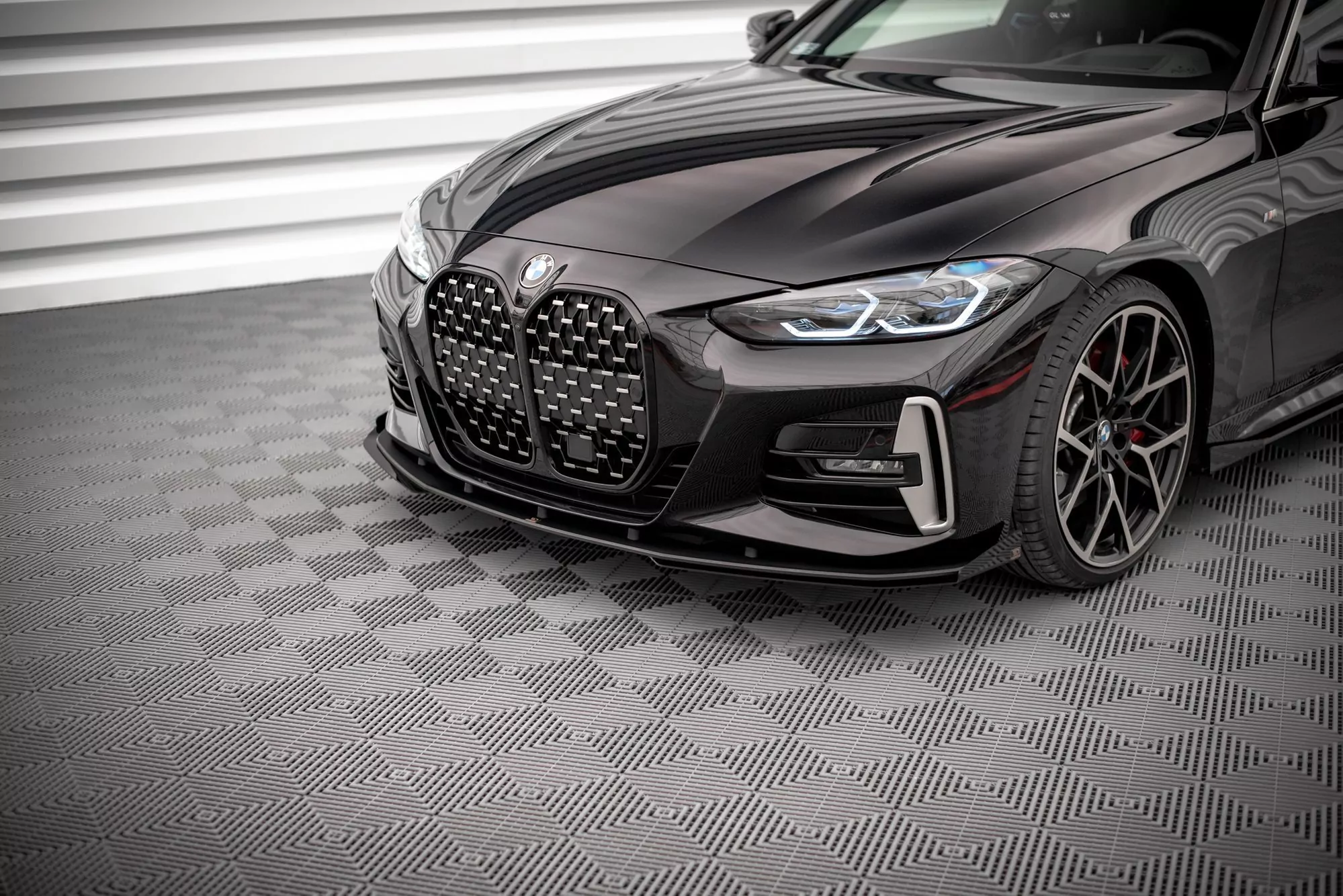 Street Pro Front Ansatz Für +Flaps Für BMW 4er M-Paket / M440i G22 / G23 / G22 Facelift / G23 Facelift Schwarz Hochglanz