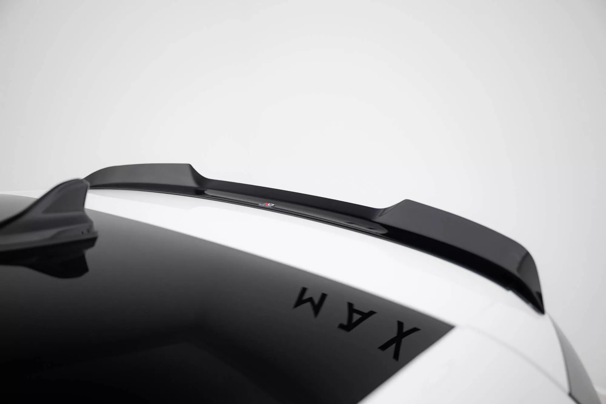 Spoiler CAP V.2 Für Volkswagen Golf GTI / GTE / GTD / R-Line / R Mk8 Schwarz Hochglanz