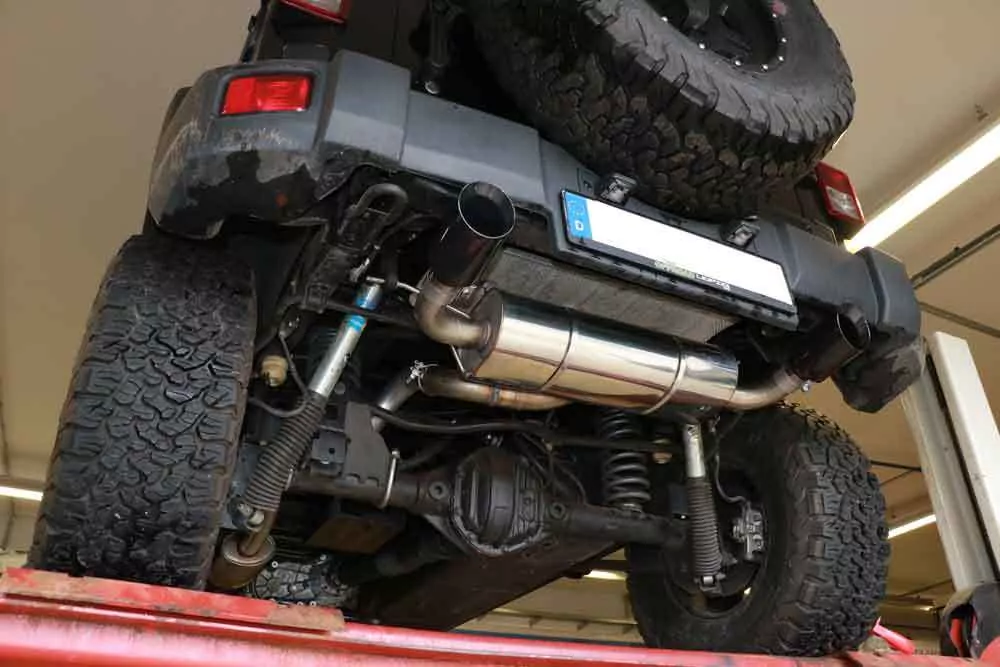 Jeep Wrangler III - JK  Endschalldämpfer quer Ausgang rechts/links - 1x100 Typ 25 rechts/links schwarz emalliert