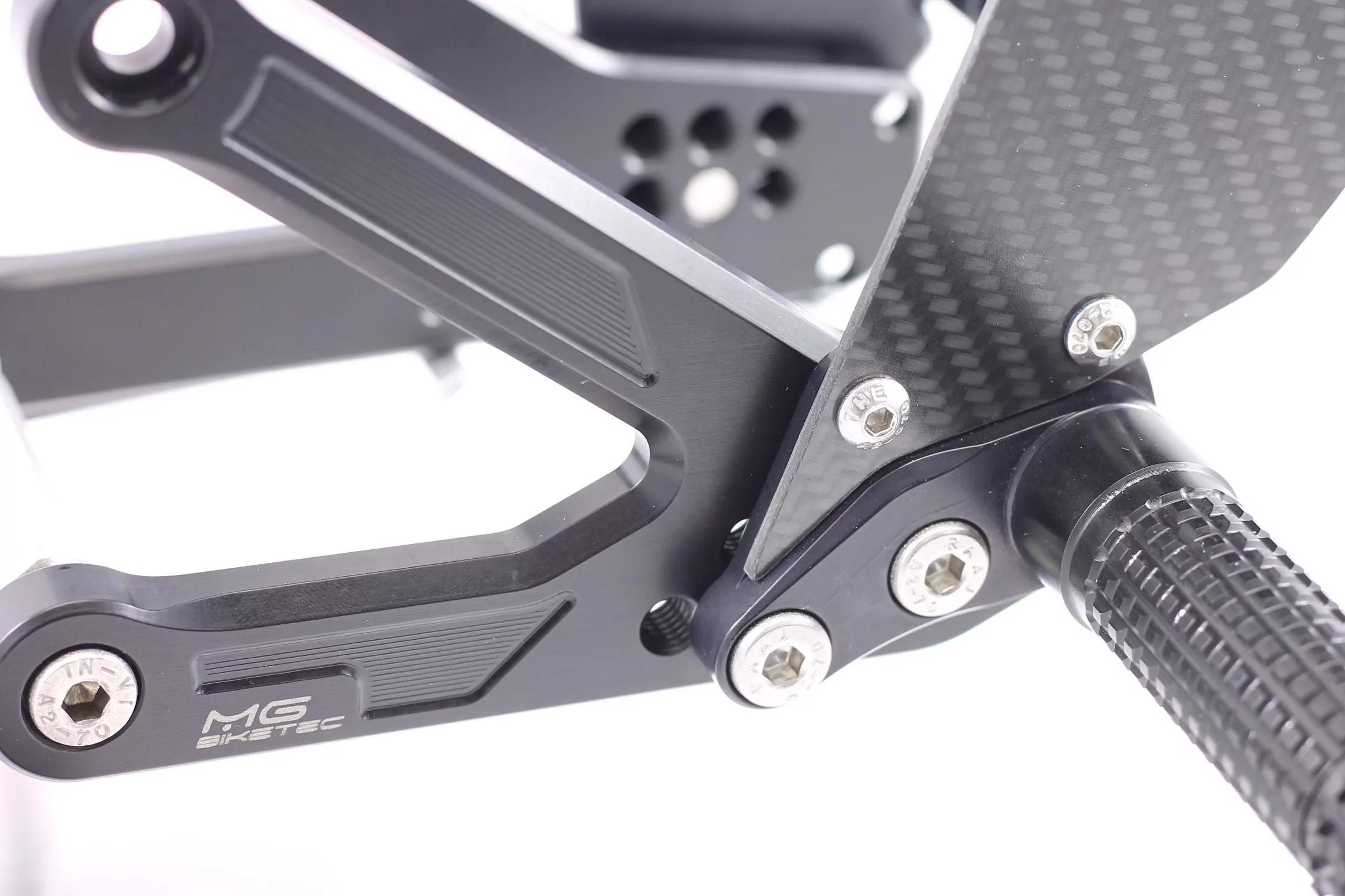 MG Biketec Sportfussrastenanlage / Rastenanlage / Fußrastenanlage mit ABE, gültig in D - A - CH für Yamaha YZF-R1 ab 2015-2016