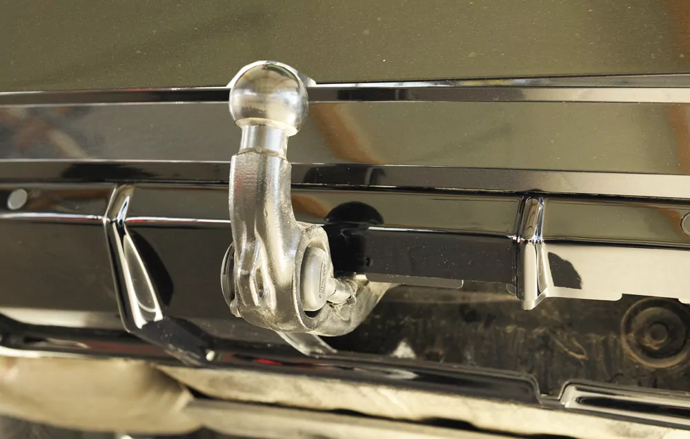 Rieger Heckeinsatz (für orig. elektr. AHK) glanz schwarz für Skoda Superb III (3T/3V) Lim. 11.18-07.19 (bis Facelift 2)