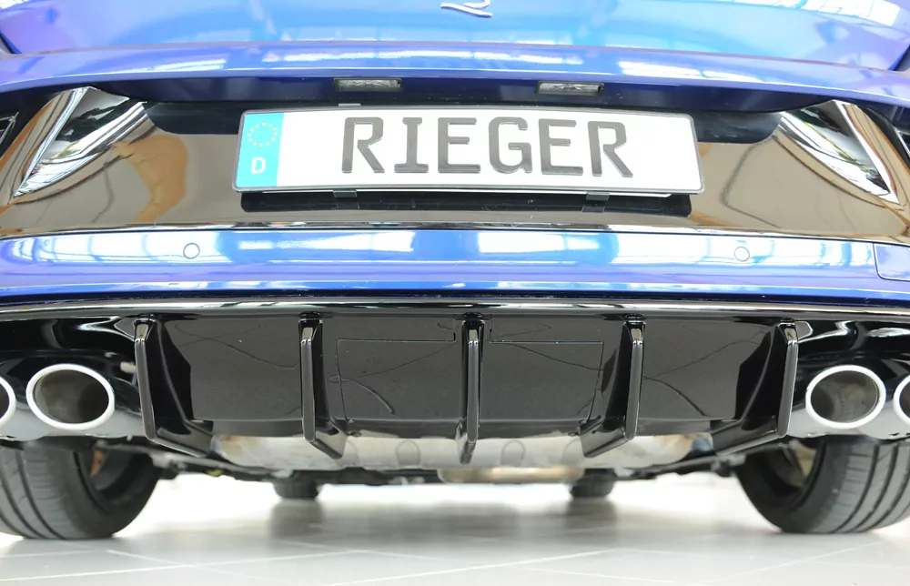Rieger Heckeinsatz (für Fzg. mit AHK) glanz schwarz für VW T-Roc R (A1) 5-tür. 01.22- (ab Facelift)