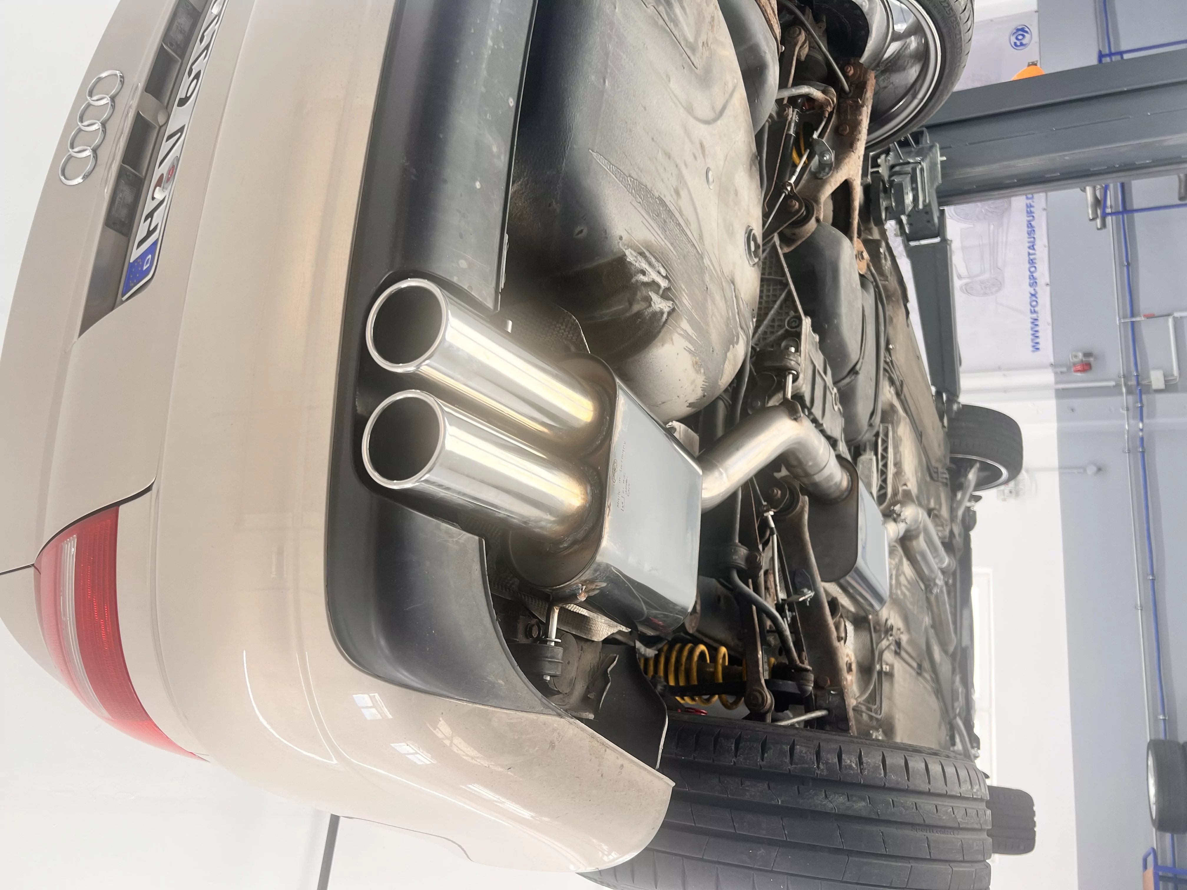 Audi S4 B5  Endschalldämpfer - 2x88x74 Typ 32 seitlich versetzt