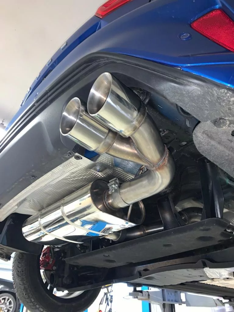 Ford Focus IV ST-Line - starre Hinterachse  Endschalldämpfer Ausgang rechts - 2x90 Typ 25