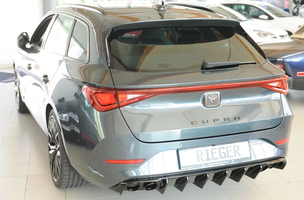 Rieger Heckeinsatz (für Fzg. mit AHK) glanz schwarz für Seat Leon (KL) 5-tür. (ST/Sportstourer) 09.20-06.24 (bis Facelift)