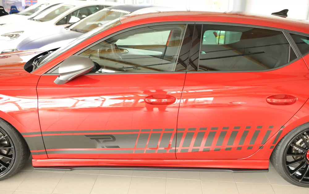 Rieger Seitenschweller links ansatz glanz schwarz für Seat Leon (KL) 5-tür. (ST/Sportstourer) 09.20-06.24 (bis Facelift)