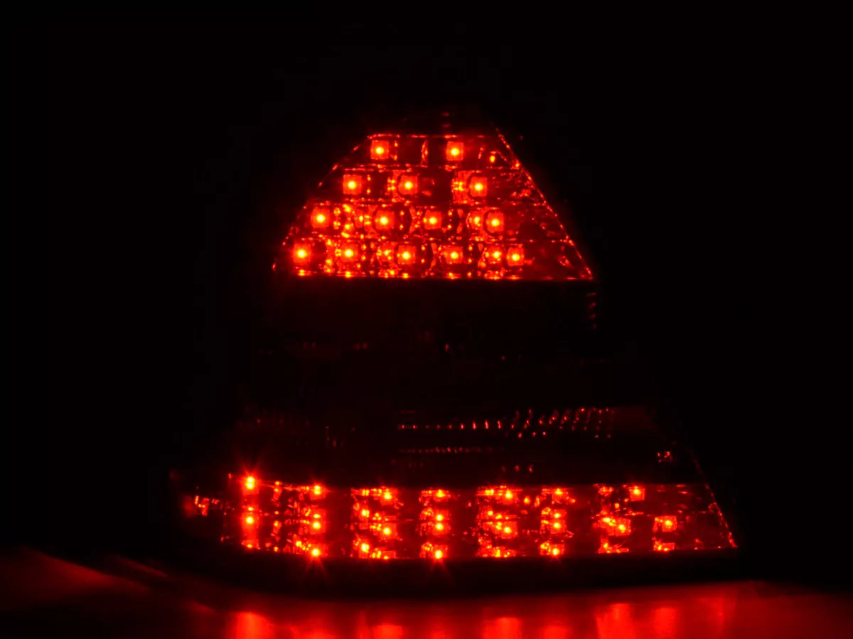 LED Rückleuchten Set Mercedes C-Klasse W203 Limo Bj. 05-07 rot/schwarz
