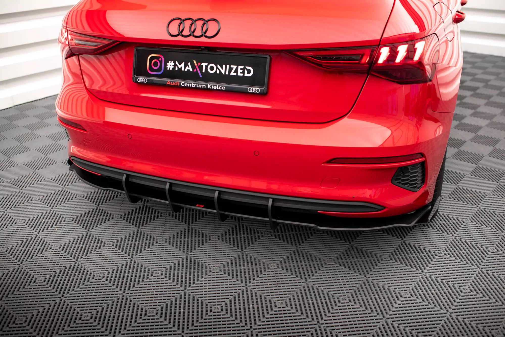 Robuste Racing Diffusor Heck Ansatz +Flaps Für Audi A3 Sportback 8Y Schwarz Hochglanz