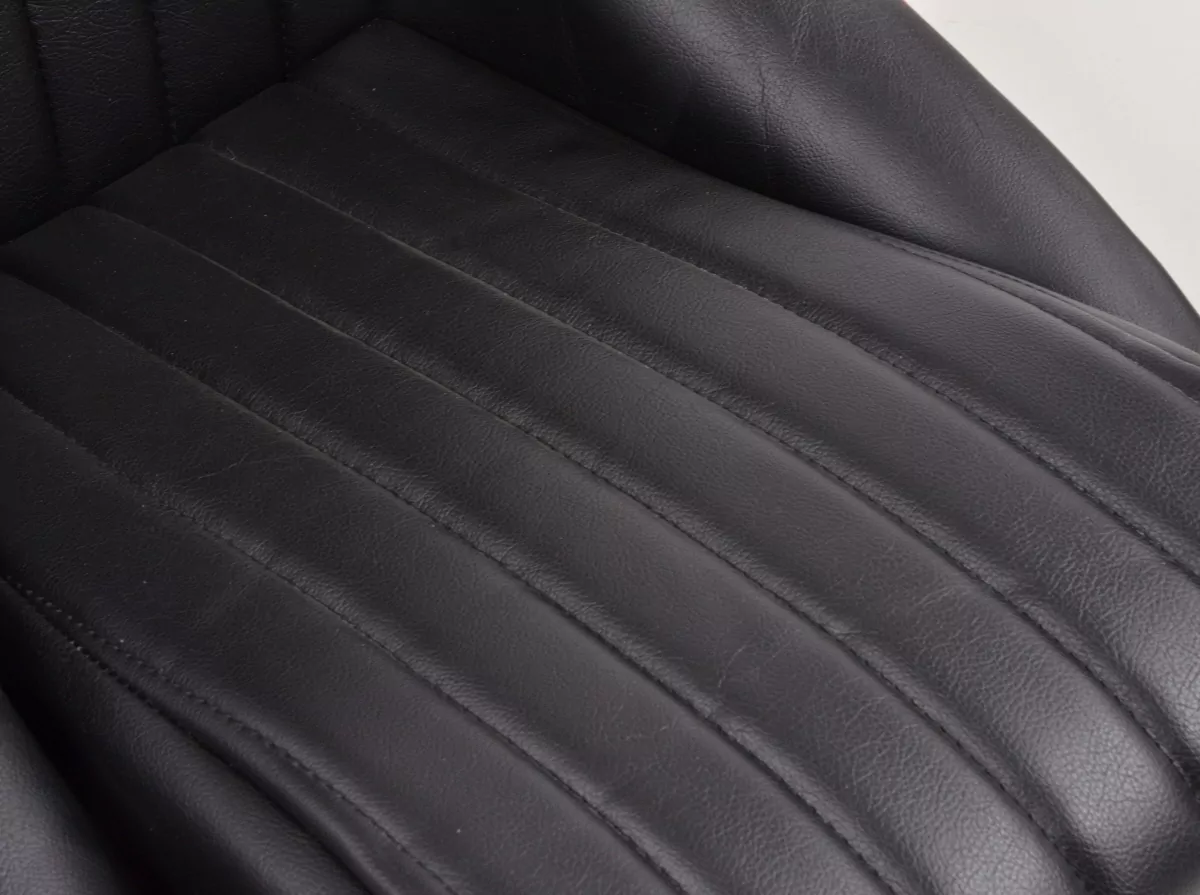 FK Oldtimersitze Auto Vollschalensitze Set Classic 2 Kunstleder schwarz mit Kopfstütze