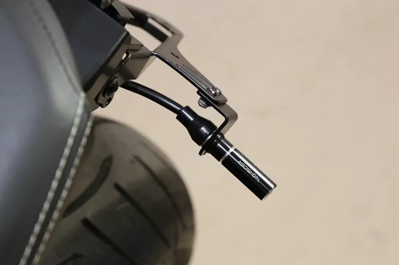 HIGHSIDER pro Blinker-Abdeckhülsen Schwarz M8 Gewinde