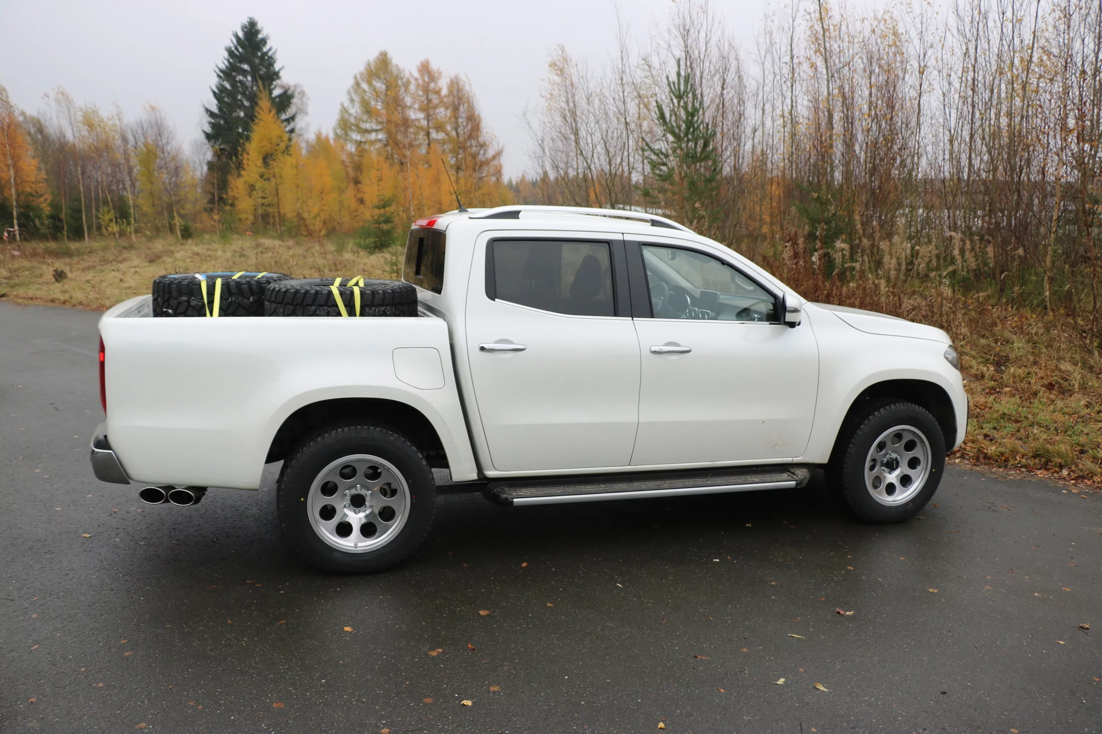 Mercedes X-Klasse 4matic  Endrohrsystem Ausgang rechts am Fahrzeug - 2x115x85 Typ 38 rechts