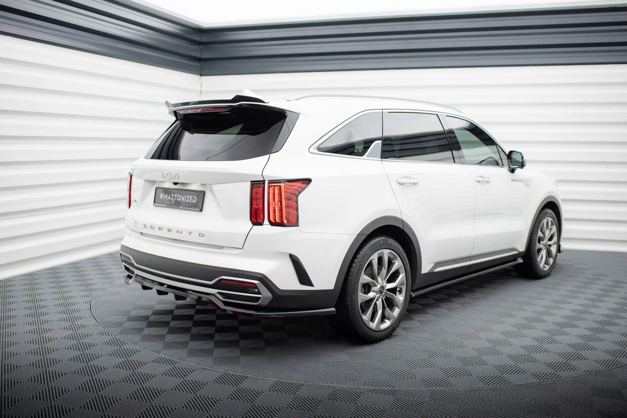 Hinten Splitter (mit Einem Vertikalem Balken) Kia Sorento Mk4 Schwarz Hochglanz