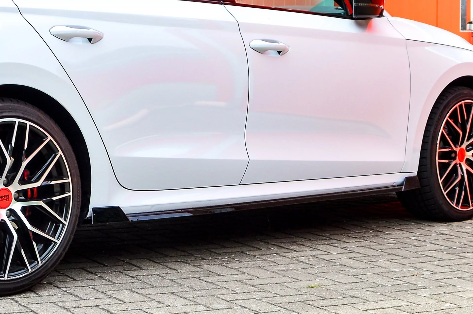 Cup Seitenschweller mit Wing vorne und hinten für Skoda Octavia RS NX