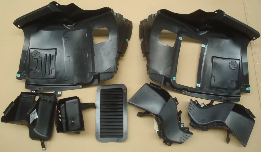 Set mit Luftführungen u. Radhausschalen li./re. für BMW 1er E81  (187/1K2/1K4) Lim. 09.04-08.11