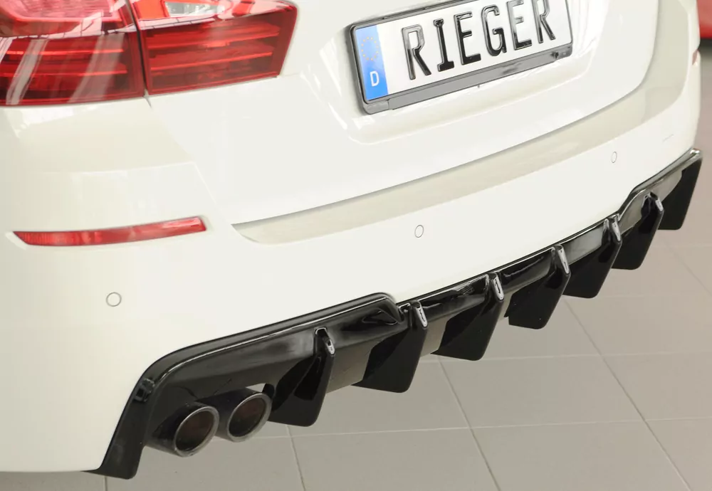Rieger Heckeinsatz (für Fzg. mit AHK) glanz schwarz für BMW 5er F10  (5L) Lim. 07.13- (ab Facelift) LCI