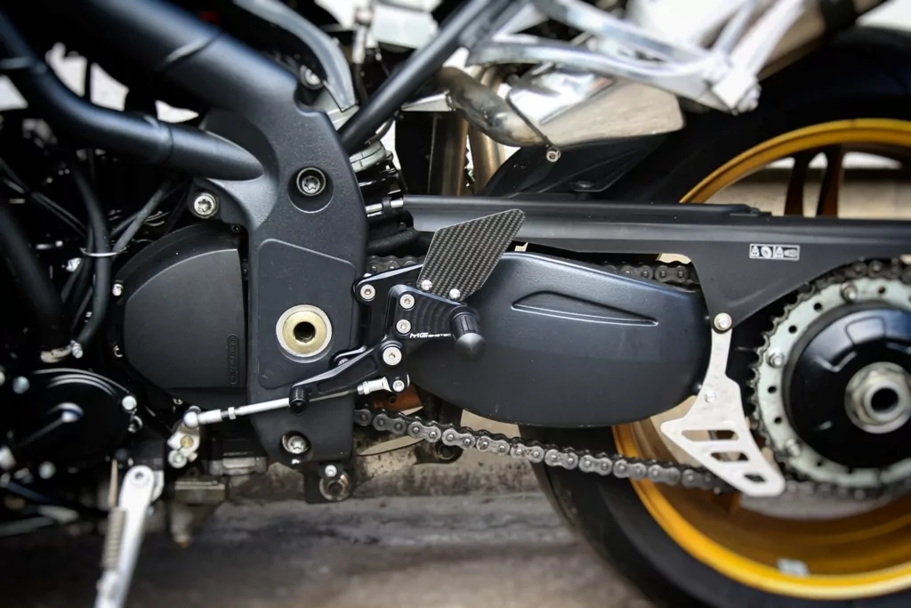 MG Biketec Sportfussrastenanlage / Rastenanlage / Fußrastenanlage mit ABE, gültig in D - A - CH für Triumph Speed Triple 1050 ab 2005-2007