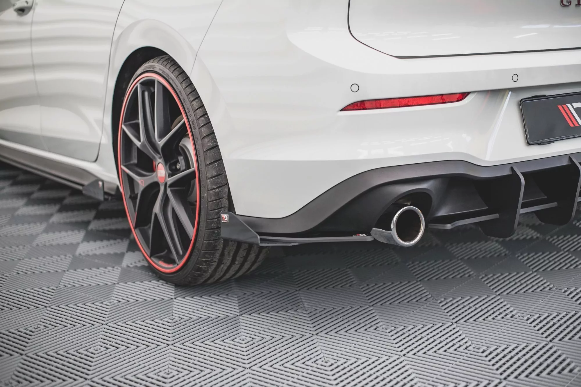 Robuste Racing Heck Ansatz Flaps Diffusor +Flaps Für Volkswagen Golf GTI / GTE Mk8 Schwarz Hochglanz