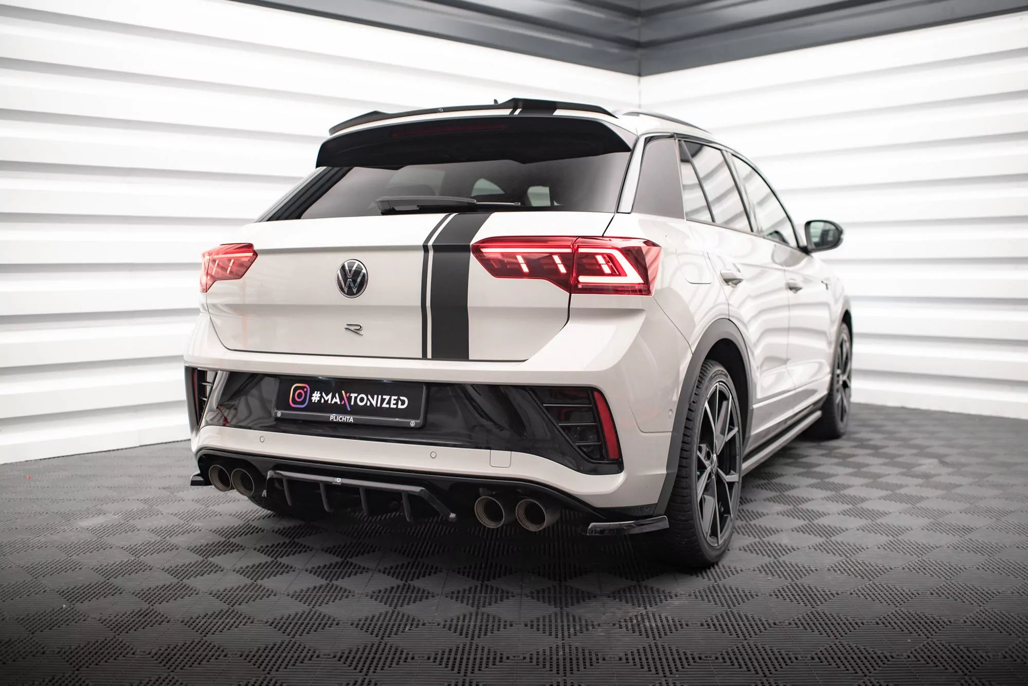Hinten Splitter (mit Einem Vertikalem Balken) Volkswagen T-Roc R / R-Line Mk1 Facelift Schwarz Hochglanz