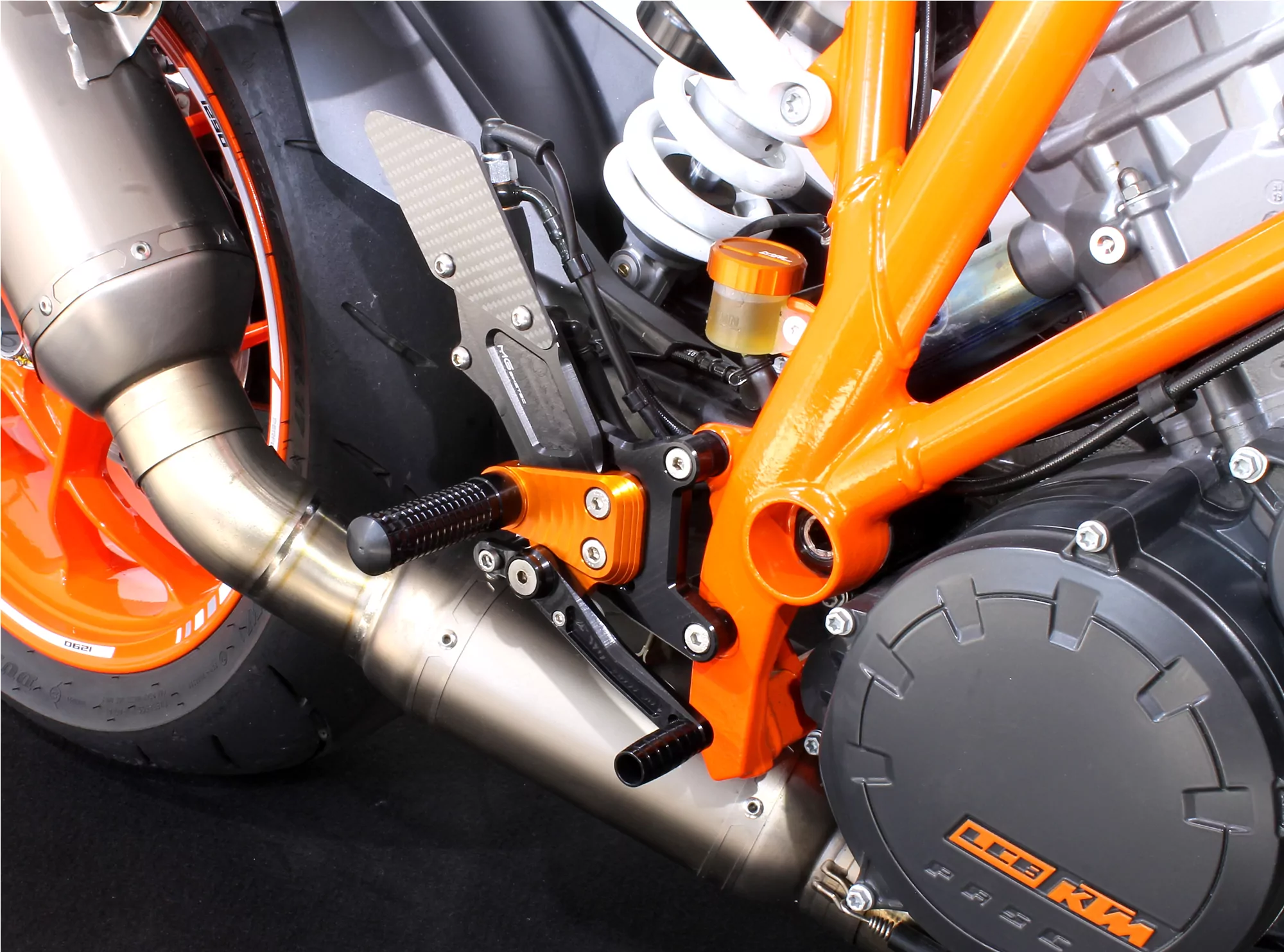MG Biketec Sportfussrastenanlage / Rastenanlage / Fussrastenanlage mit ABE, gültig in D - A - CH für KTM 1290 Super Duke GT ab 2016-2020