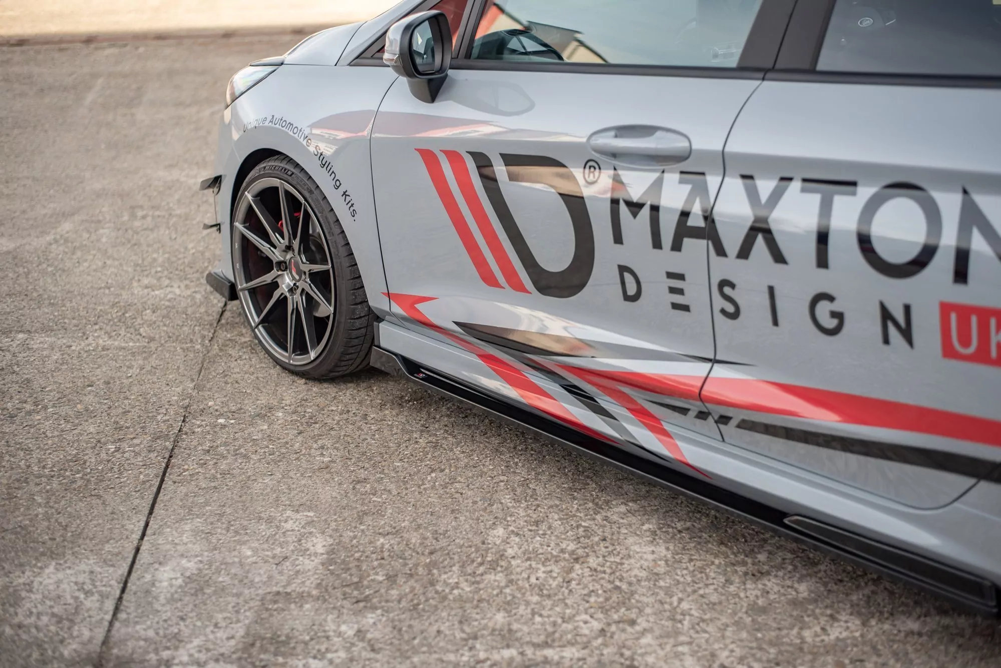 Seitenschweller Ansatz Passend Für V.3 Passend Für Ford Fiesta Mk8 ST / ST-Line Schwarz Hochglanz Schwarz Hochglanz