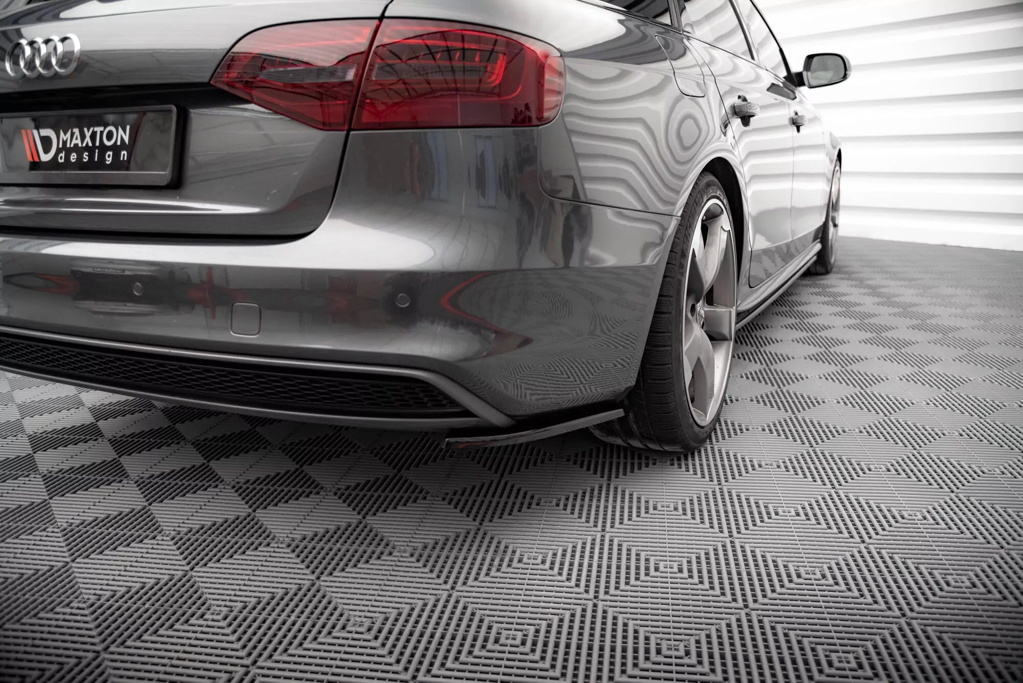 Heck Ansatz Flaps Diffusor V.2 Für Audi A4 S-Line Avant B8 Facelift Schwarz Hochglanz