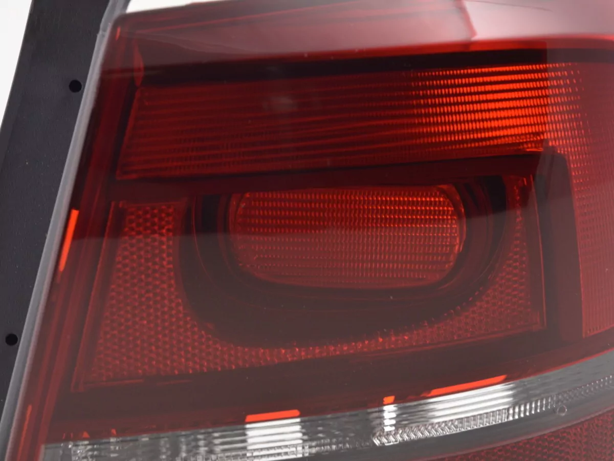 Verschleißteile Rückleuchte rechts VW Passat 3C Limo Bj. 10-14 schwarz
