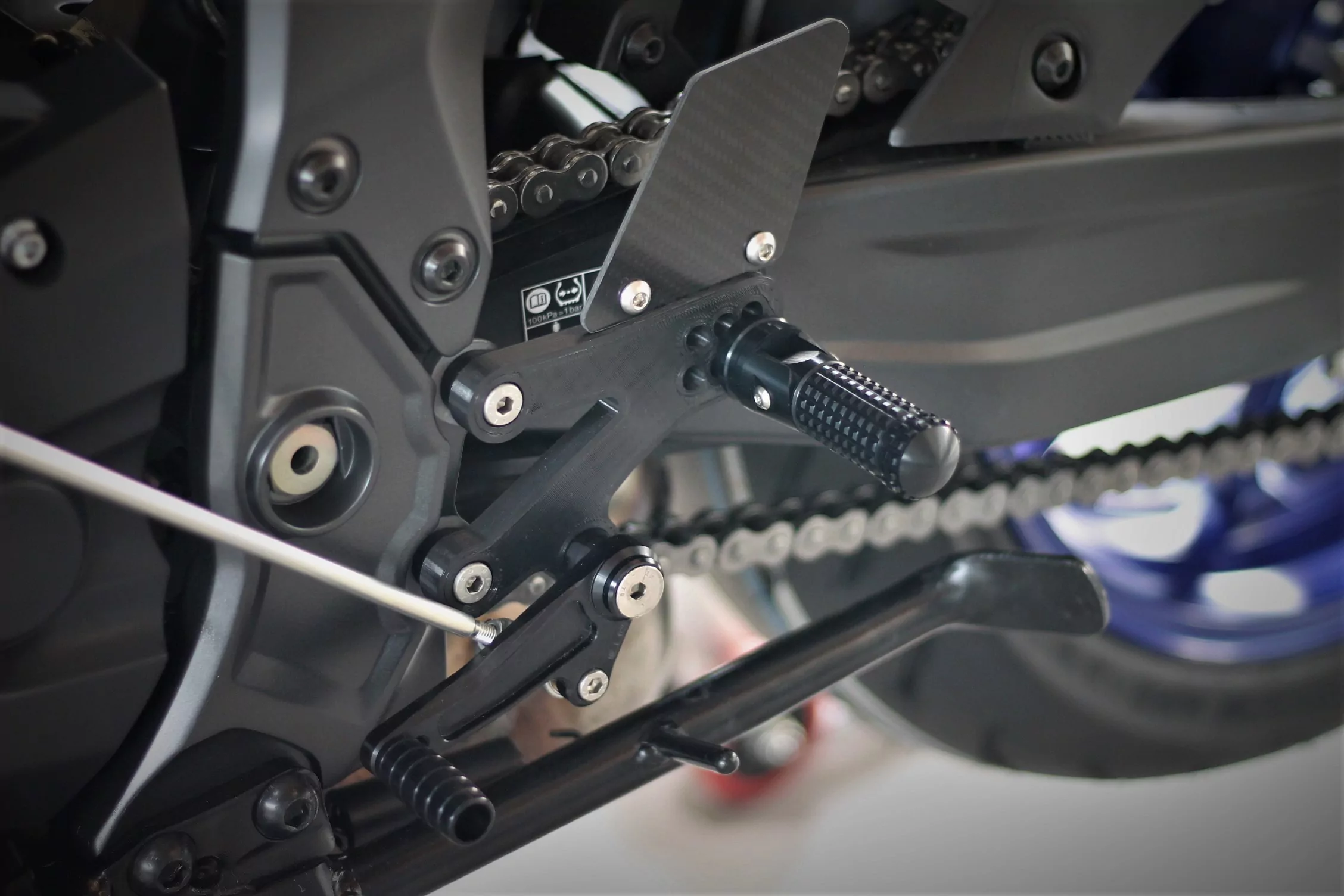 MG Biketec Sportfussrastenanlage / Rastenanlage / Fußrastenanlage mit ABE, gültig in D - A - CH für Yamaha YZF-R7 ab 2021