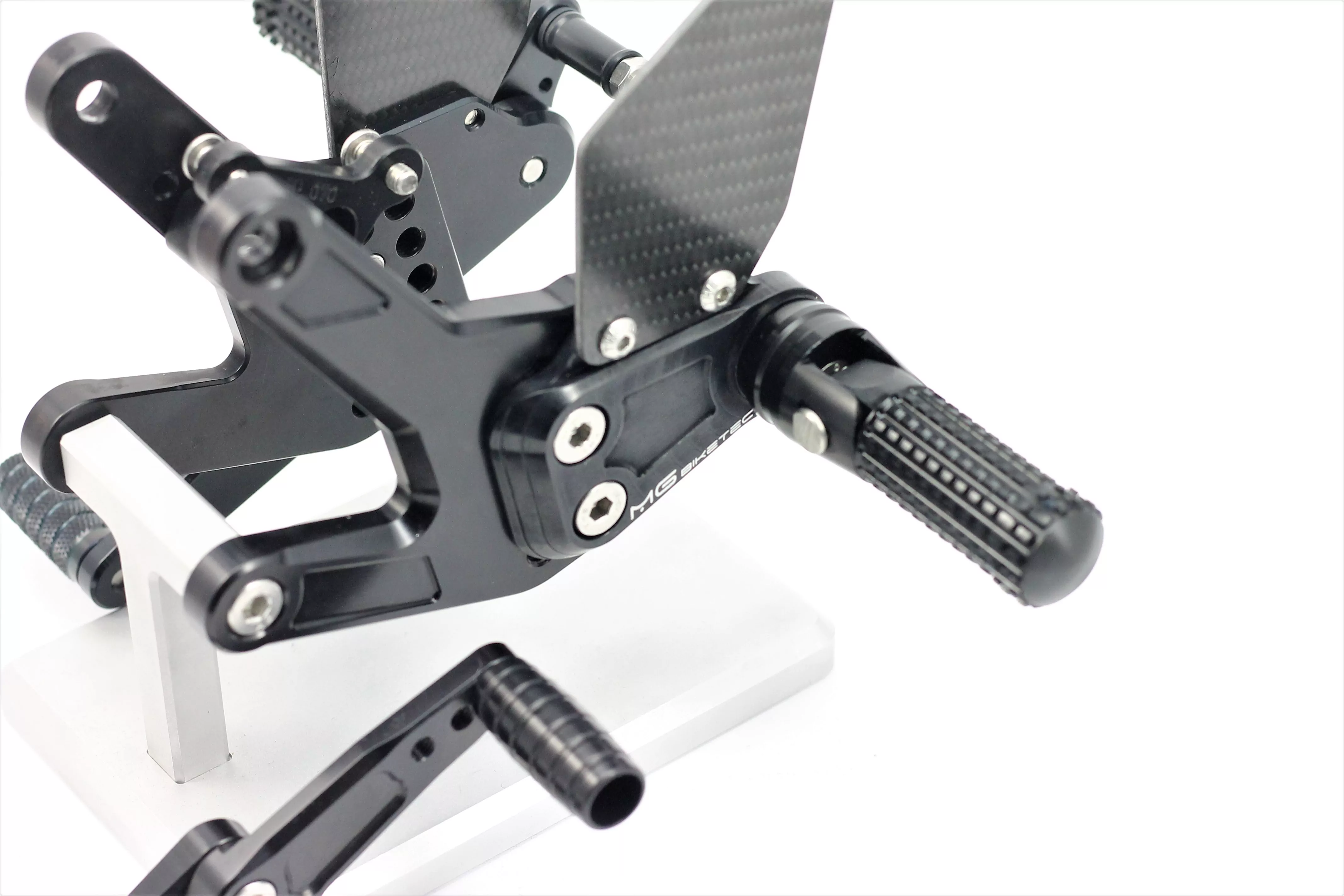 MG Biketec Sportfussrastenanlage / Rastenanlage / Fußrastenanlage mit ABE, gültig in D - A - CH für Triumph Speed Triple 1200 RS / RR ab 2021