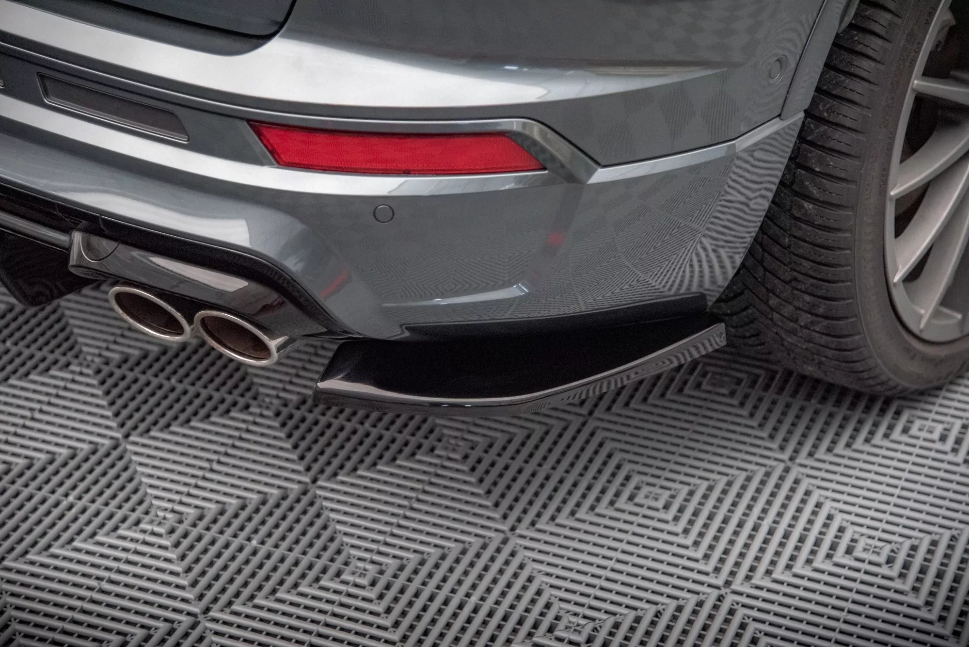 Heck Ansatz Flaps Diffusor Für Cupra Ateca Mk1 / Mk1 Facelift Schwarz Hochglanz