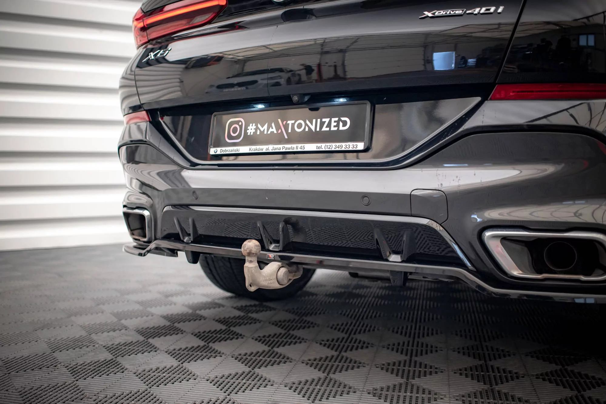 Hinten Splitter (mit Einem Vertikalem Balken) V.3 BMW X6 M-Paket G06 Schwarz Hochglanz