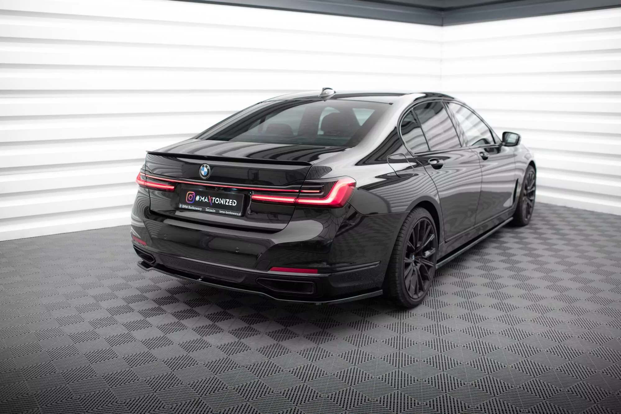 Zentrale Hinten Splitte BMW 7 G11 Facelift Schwarz Hochglanz