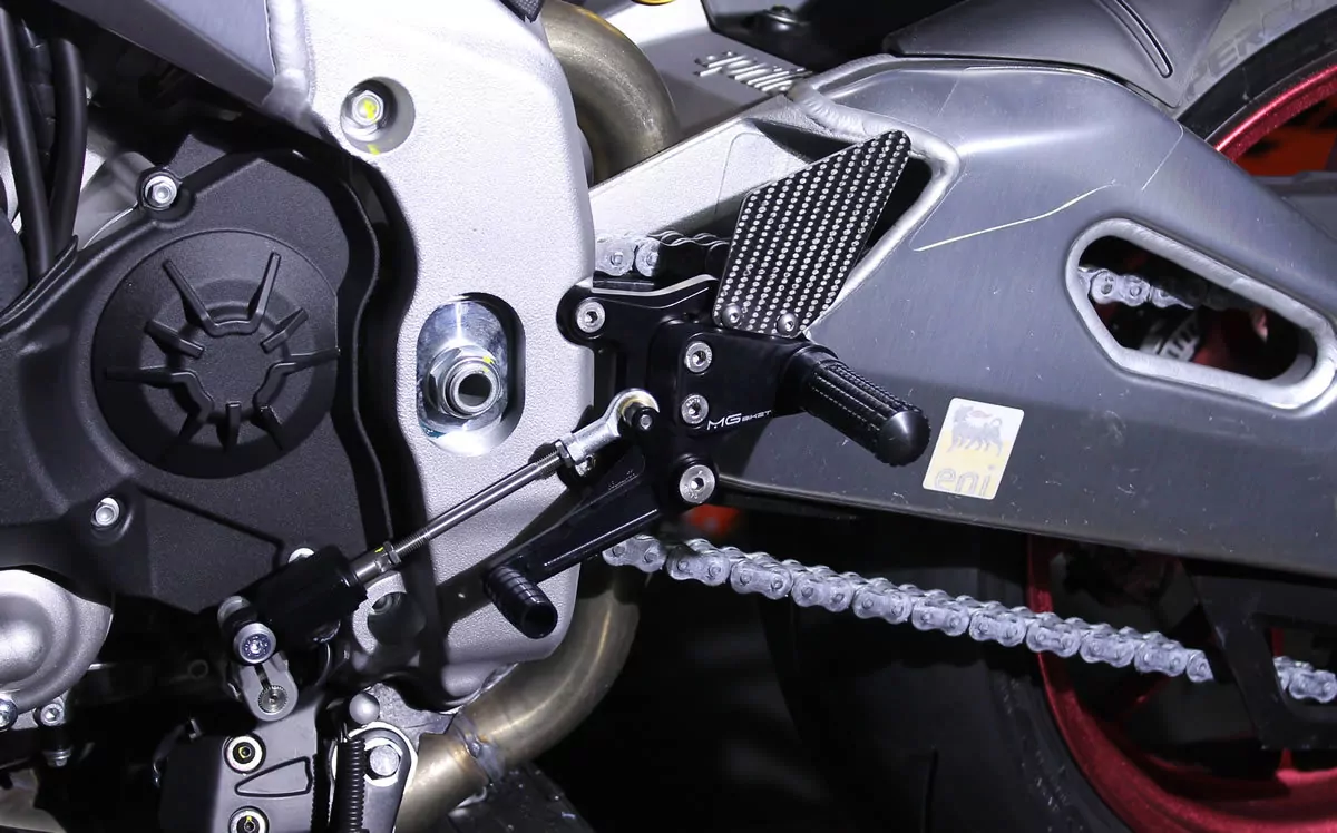 MG Biketec Sportfussrastenanlage / Rastenanlage / Fußrastenanlage mit ABE, gültig in D - A - CH für Aprilia RSV4 1000 RR ab 2017-2020