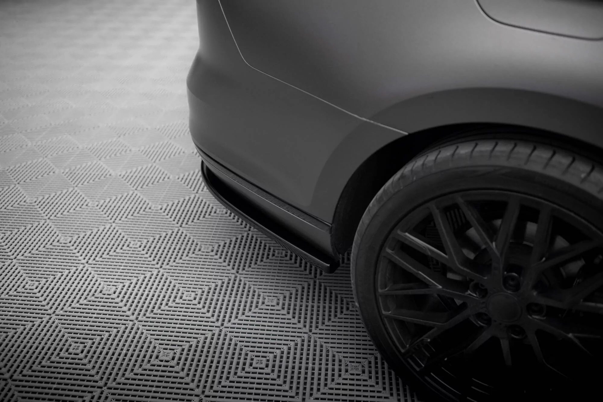 Hinten Splitter (mit Einem Vertikalem Balken) Volkswagen Passat R-Line B8 Schwarz Hochglanz