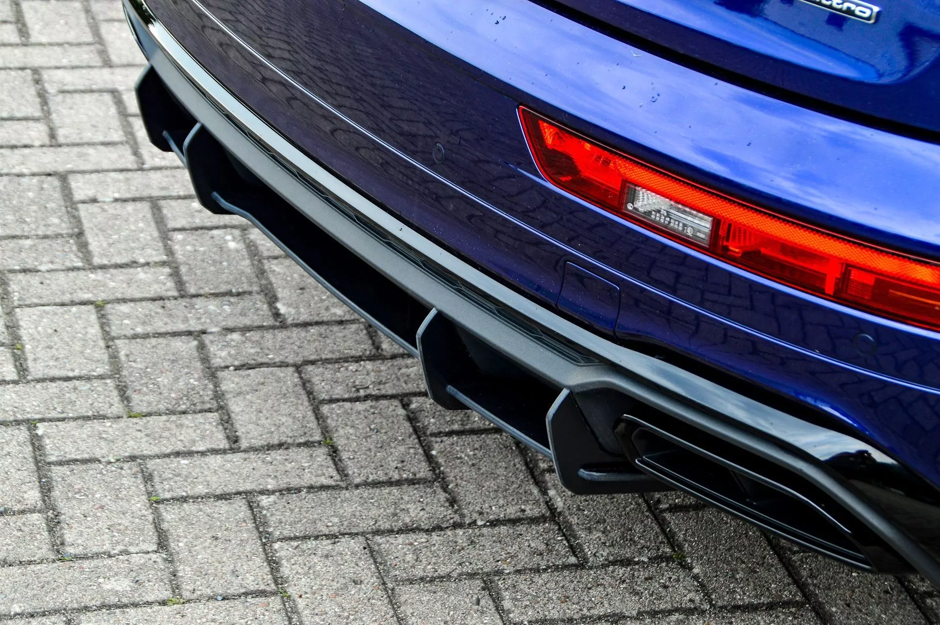 Gefräster Heckansatz mit Finnen für Audi Q5 FYB mit S-Line