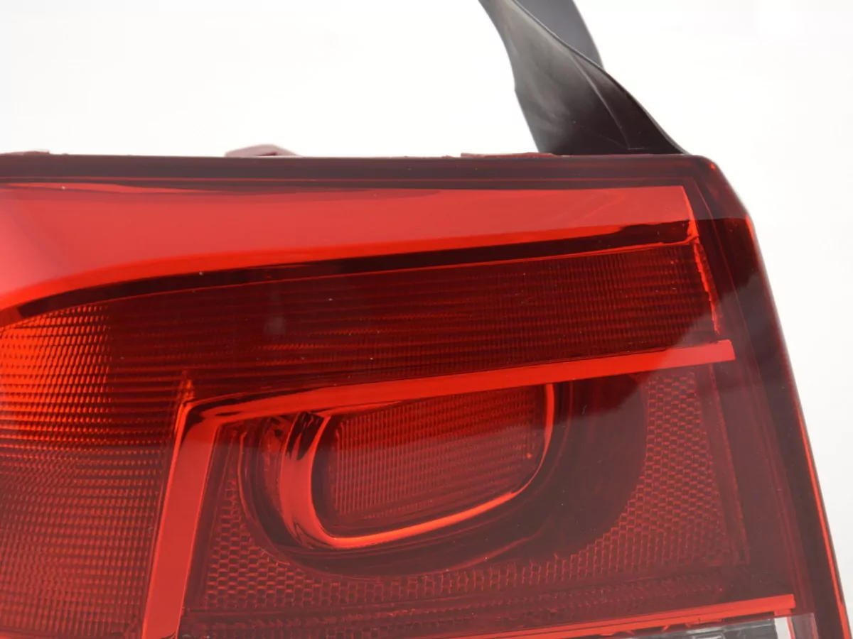 Verschleißteile Rückleuchte links VW Passat 3C Limousine Bj. 2010- rot/klar