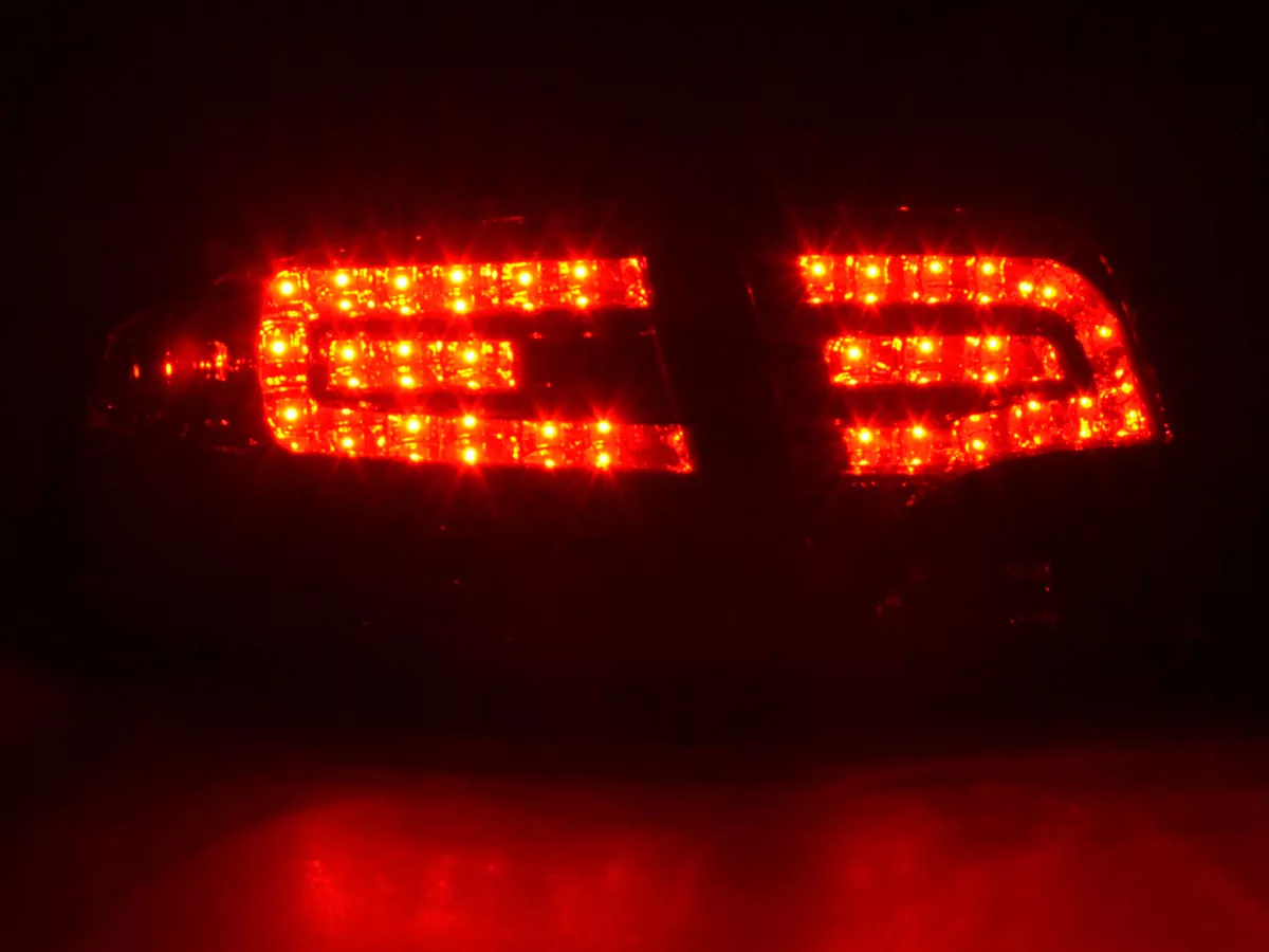 LED Rückleuchten Set Audi A4 Limousine Typ 8E Bj. 04-07 rot/schwarz
