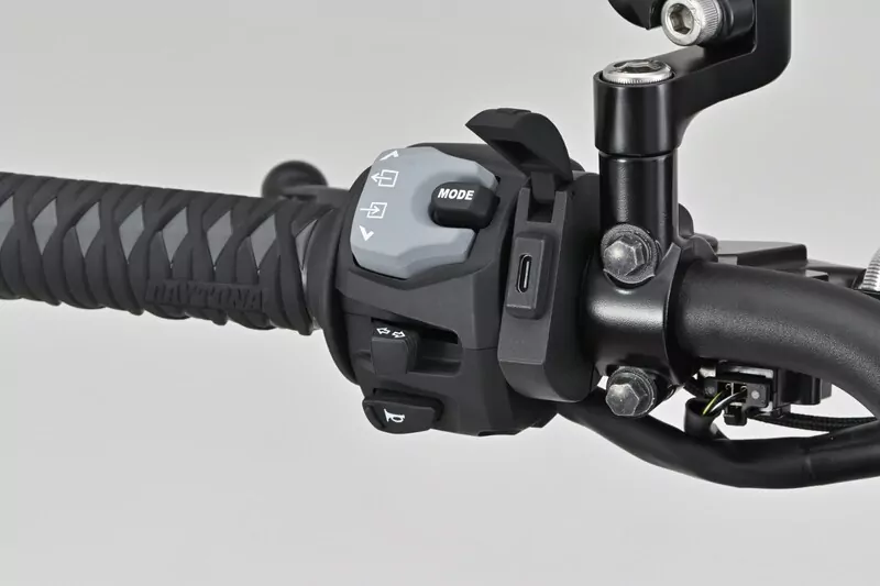 DAYTONA Slim USB Type-C Power Supply Aluminium - Handlebars Ø22,2/25,4