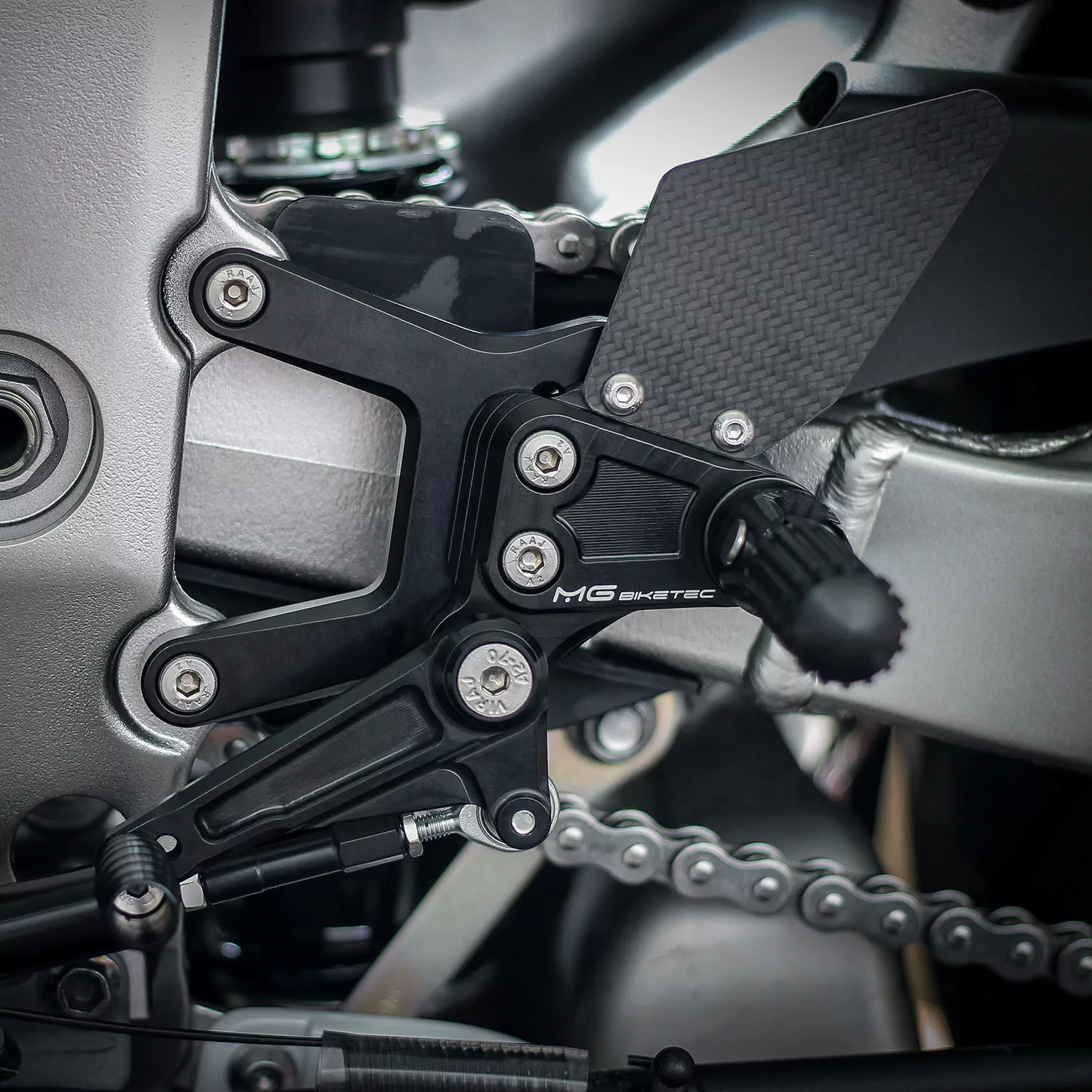 MG Biketec Sportfussrastenanlage / Rastenanlage / Fußrastenanlage mit ABE, gültig in D - A - CH für Kawasaki ZX-6R Ninja ab 2023