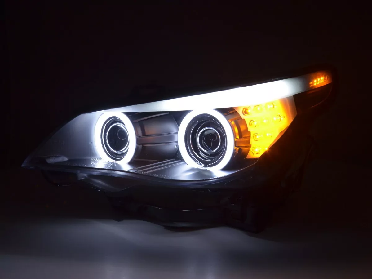 Scheinwerfer Set Xenon Angel Eyes CCFL BMW 5er E60/E61 Bj. 03-04 schwarz