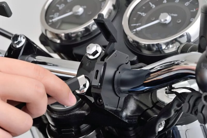 DAYTONA SLIM 1-fach USB Typ C Steckdose, zur Lenkermontage, 5V/ 3A, 9V/ 2A,12V/1,5A