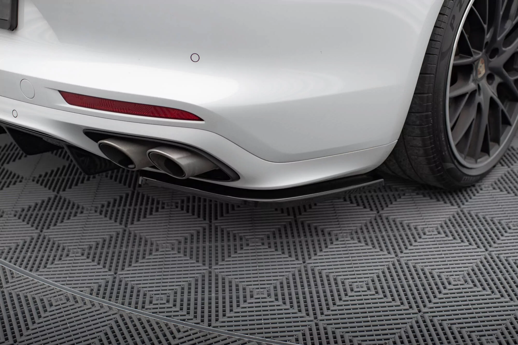 Heck Ansatz Flaps Diffusor Passend Für Diffusor Passend Für Porsche Panamera Turbo / GTS 971 Schwarz Hochglanz Schwarz Hochglanz