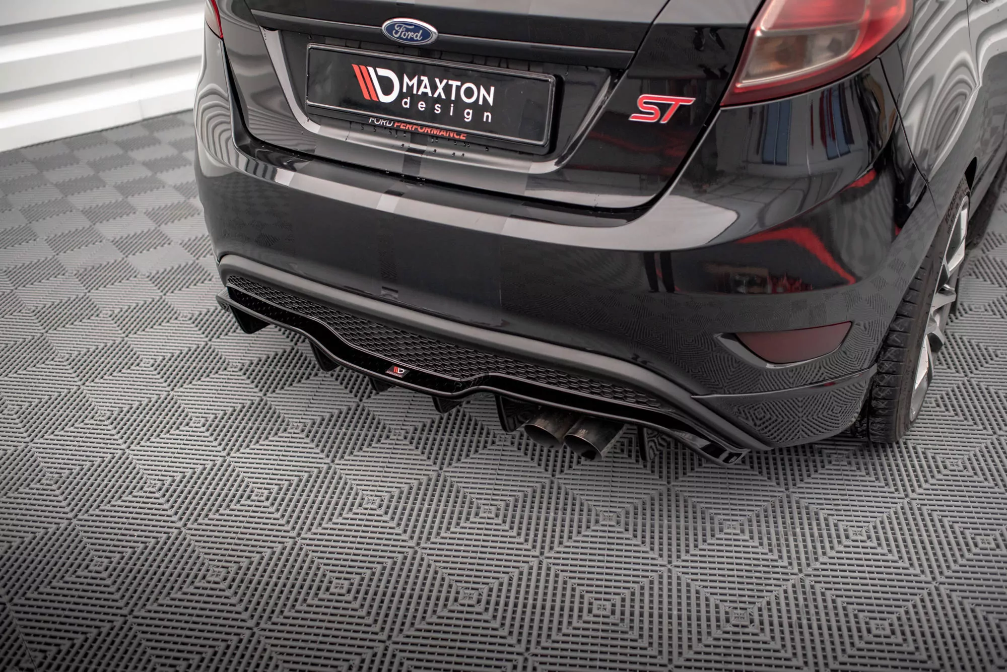 Diffusor Heck Ansatz Für Ford Fiesta ST (5-TĂĽrige Version) Mk7 Facelift Schwarz Hochglanz