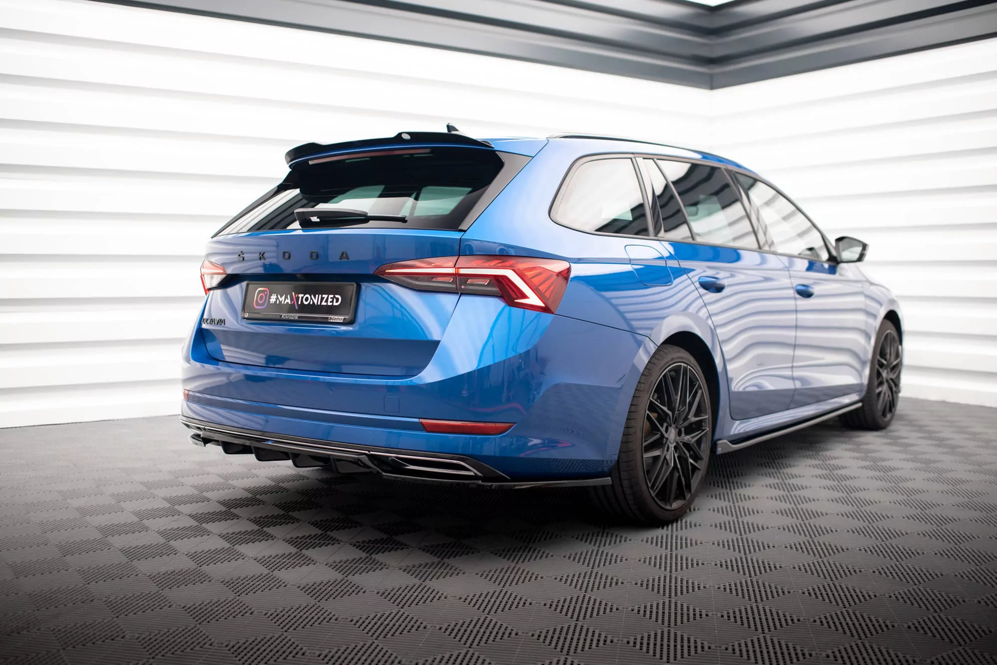 Spoiler CAP Für Skoda Octavia Standard / RS Mk4 Combi Schwarz Hochglanz