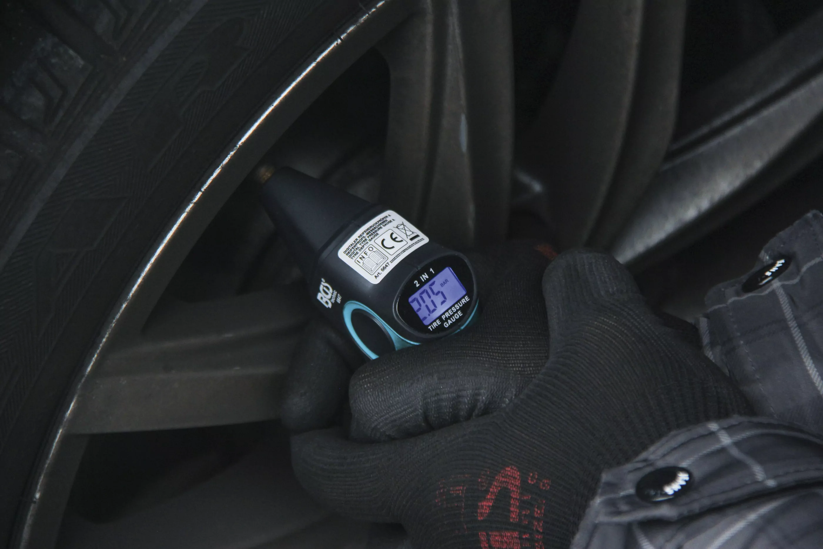 Digitaler Reifendruckprüfer & Reifenprofil-Messschieber | "2-IN-1"