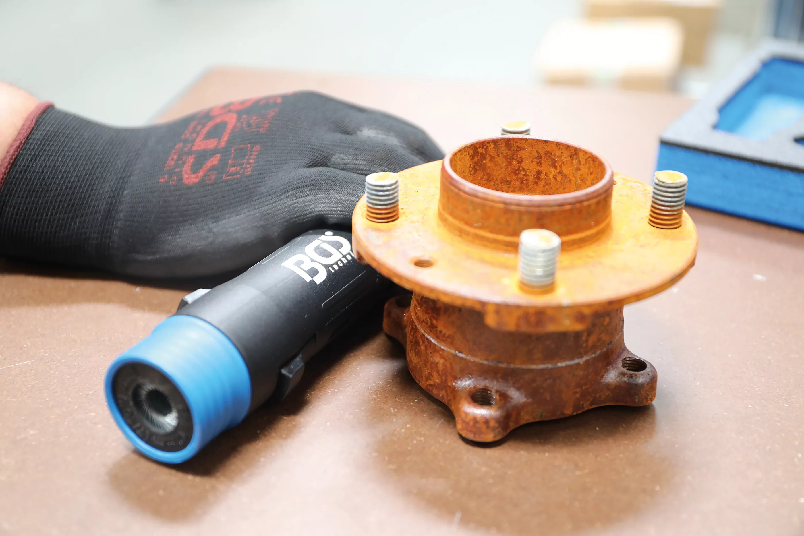 Werkstattwageneinlage 1/6: Reinigungsbürsten-Satz für Stehbolzen und Radmutternbolzen