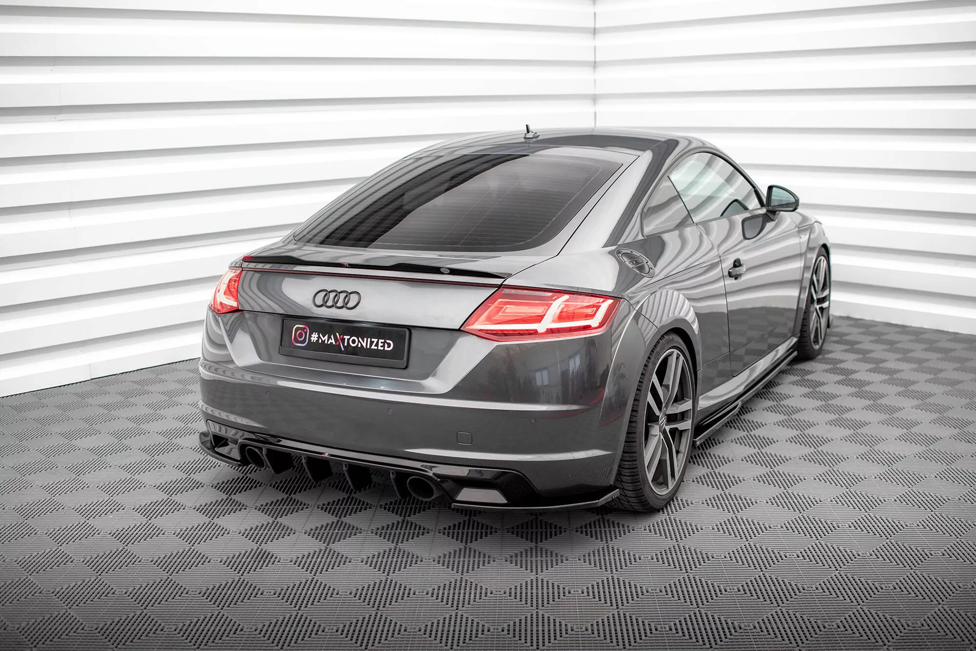Heck Ansatz Flaps Diffusor V.2 Für Audi TT S-Line 8S Schwarz Hochglanz