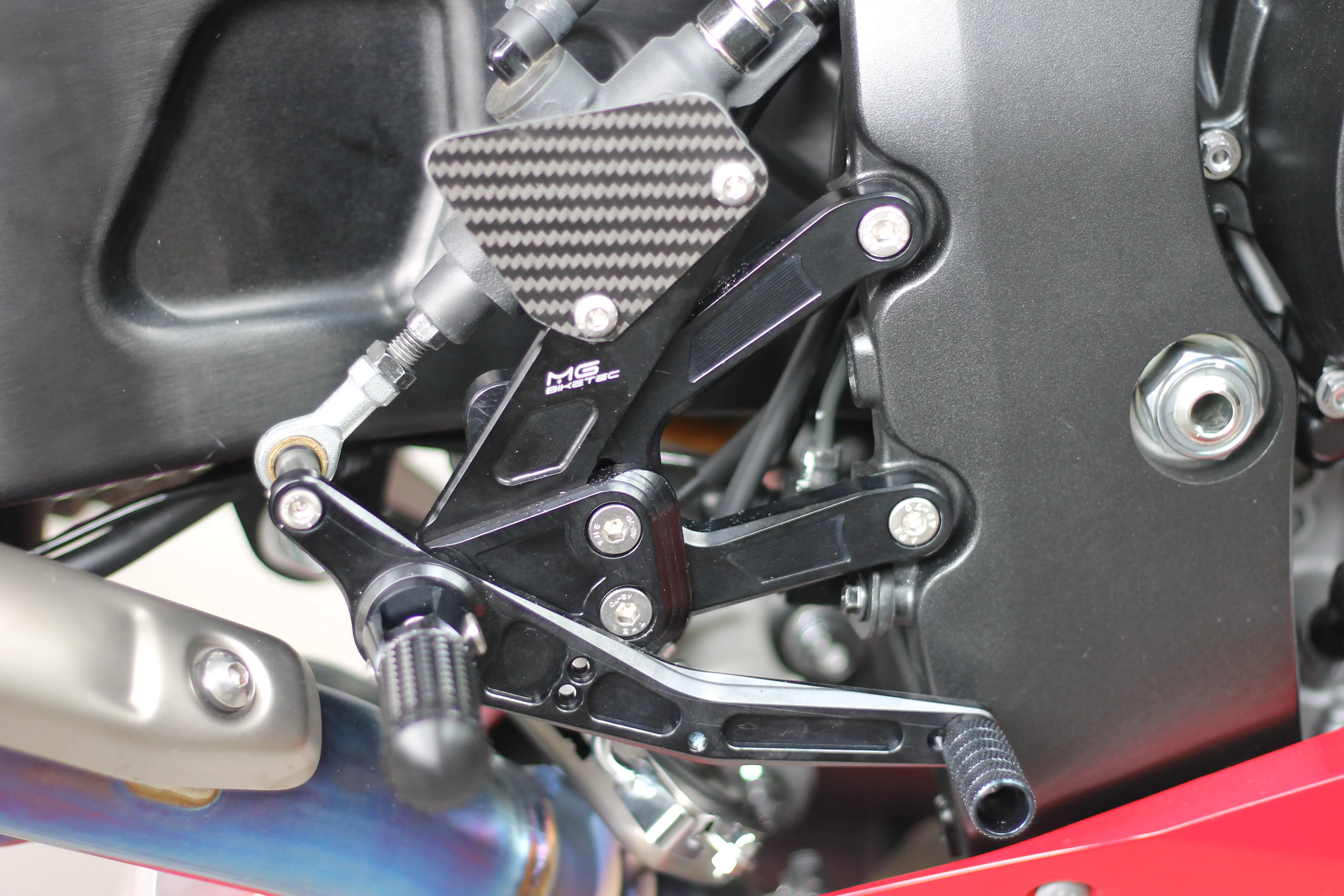 MG Biketec Sportfussrastenanlage / Rastenanlage / Fussrastenanlage mit ABE, gültig in D - A - CH für Honda CBR 1000 RR-R Fireblade SP ab 2020